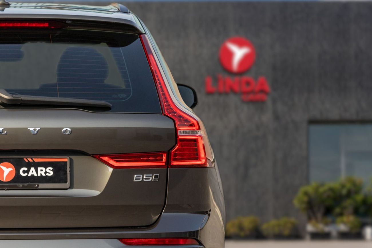 Volvo XC60 R DESIGN Volvo XC60 B5 R-Design 2022 GCC | Agency Warranty | Service Contract