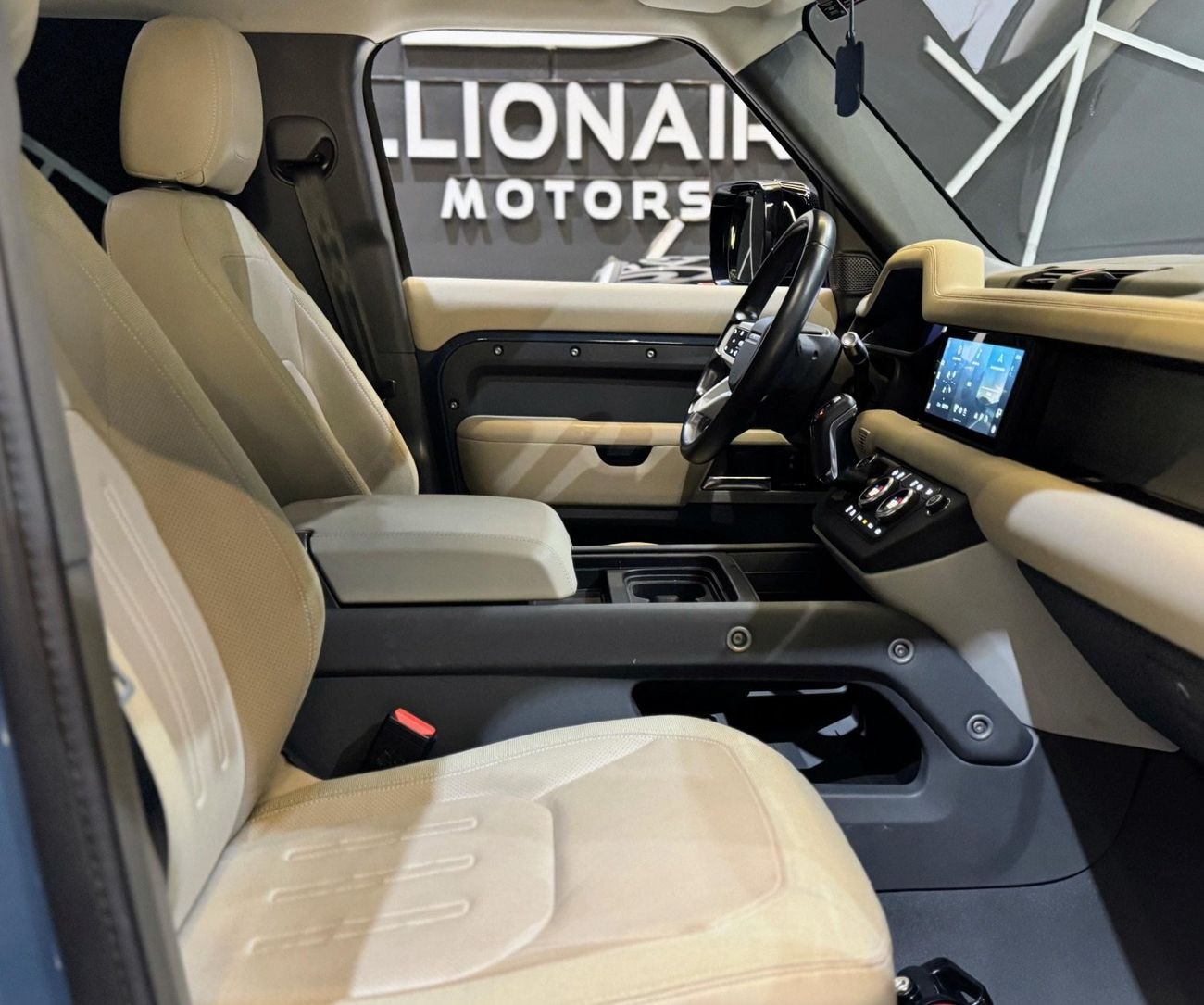 Land Rover Defender 110 S P300 2.0L LAND ROVER DEFENDER 110 S | GCC | 2020 | 1Owner | clean car