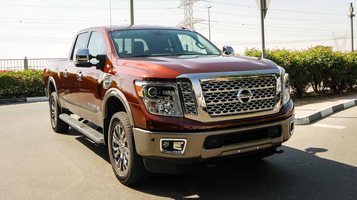Nissan titan v8