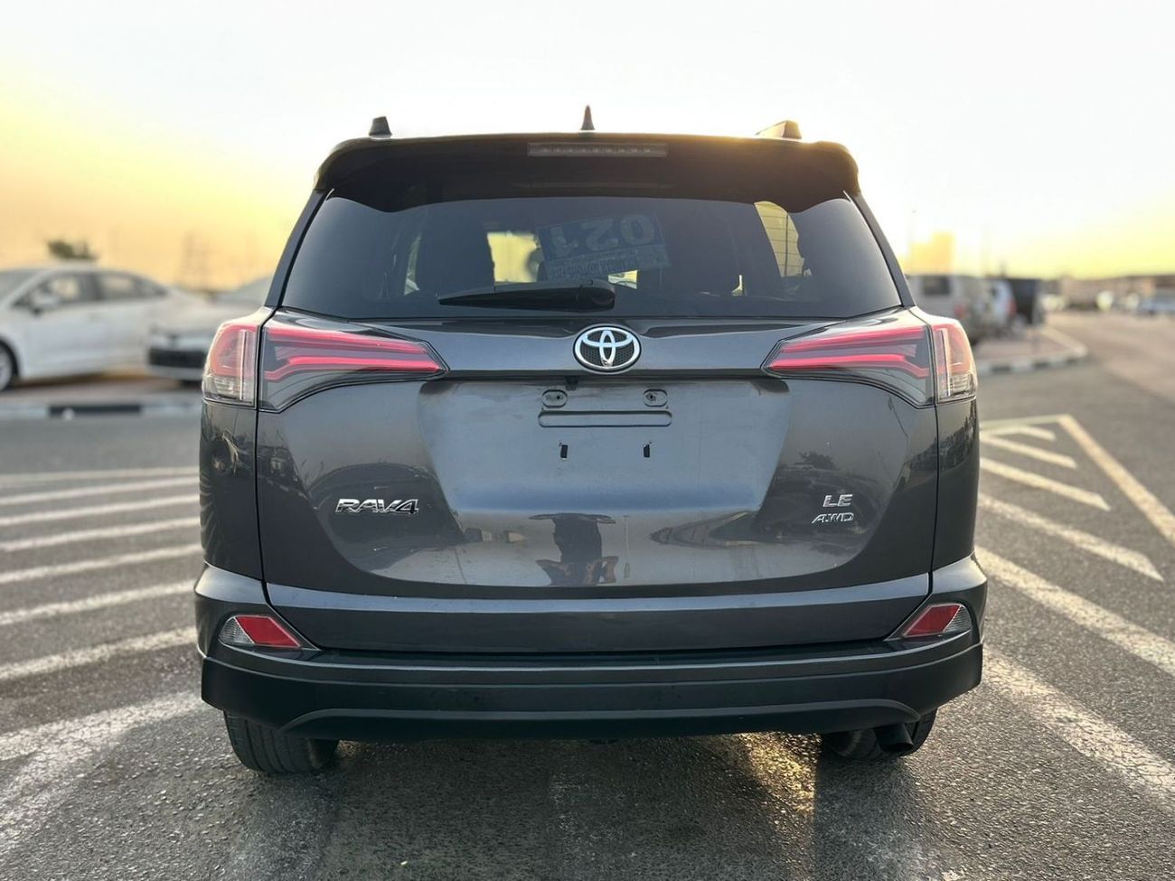 Toyota RAV4 2018 Toyota Rav4 LE 2.5L V4 Mid Option - 4x4 AWD - Leather Seats - Rims -