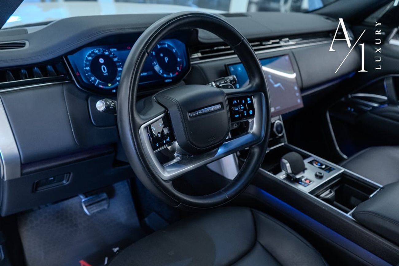 لاند روفر رينج روفر 2023 Range Rover Vogue P400 SE, Warranty, Full Options, Low Kms, Excellent Condition, 395HP