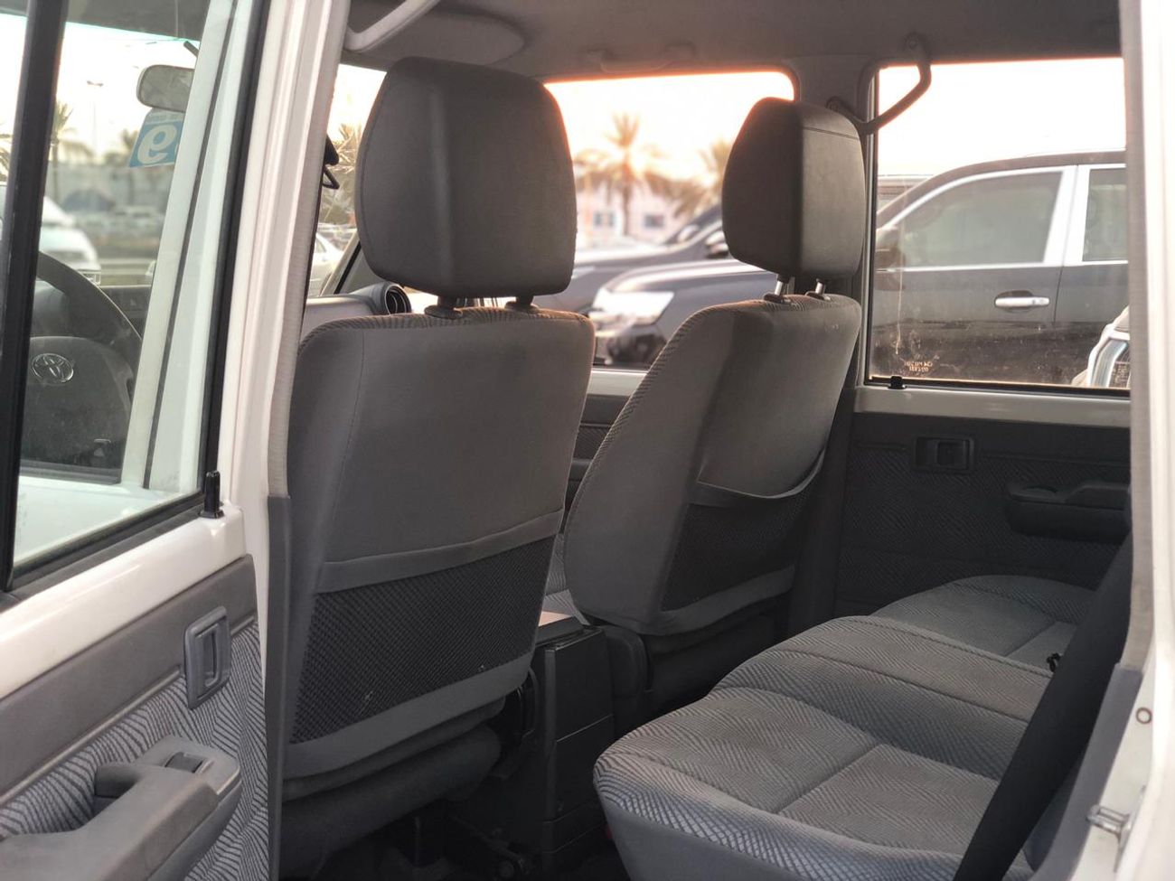 Toyota Land Cruiser 70 LX76, 4.2L DIESEL, ALLOY RIMS 16'', CLEAN INTERIOR AND EXTERIOR, SNORCLE, CODE-24180