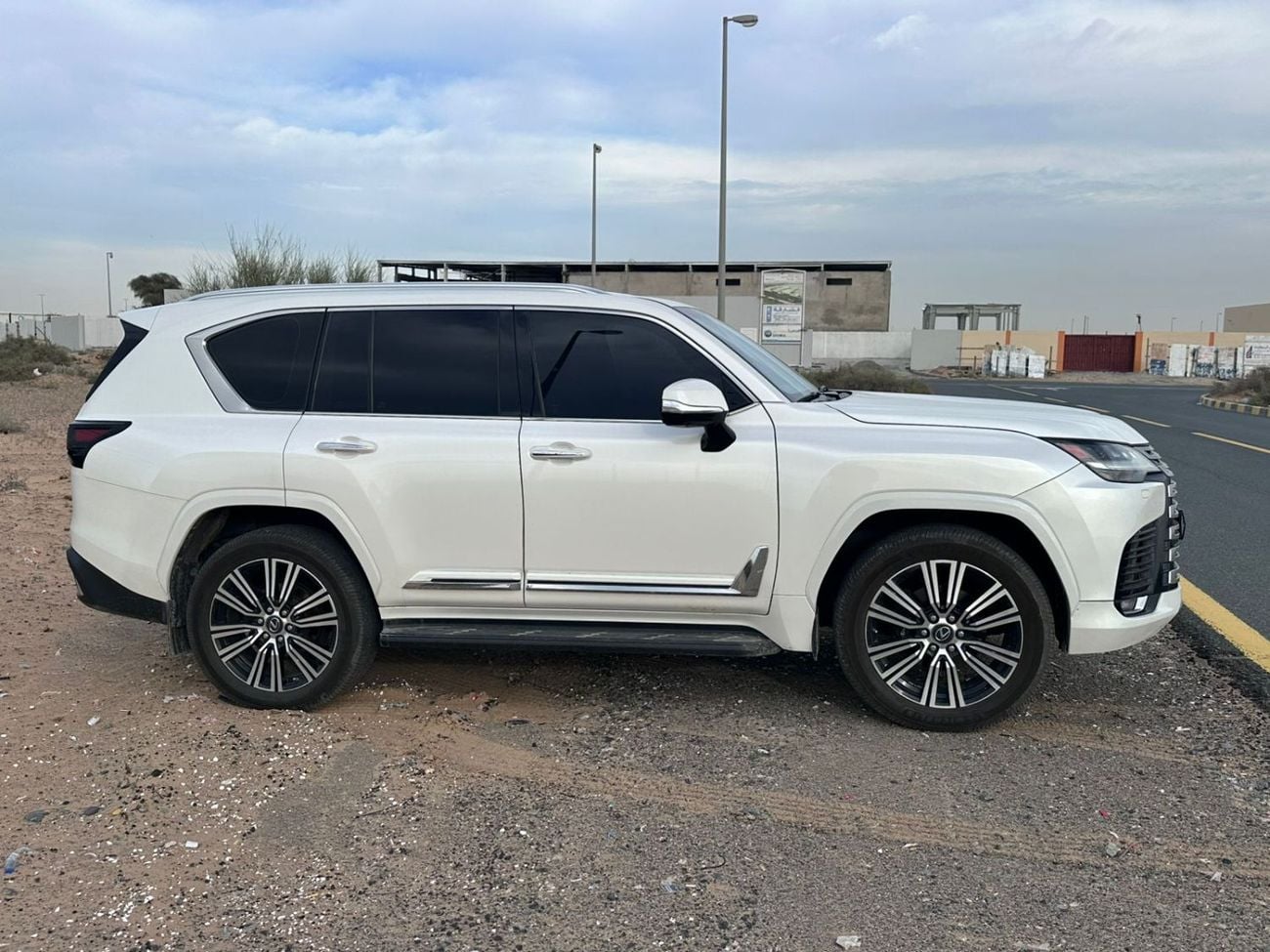 Lexus LX 600 3.5L twin-turbo V6