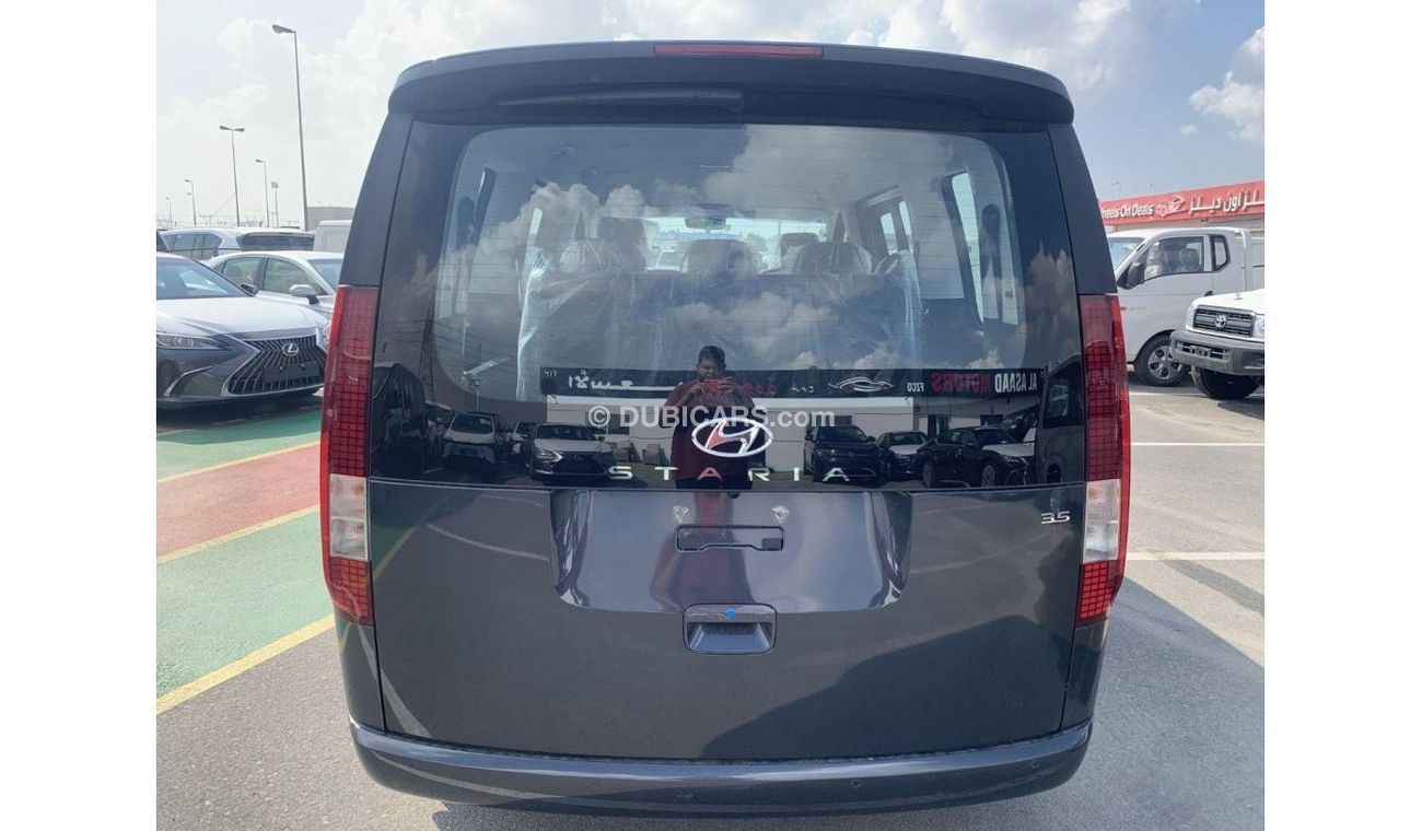 هيونداي ستاريا