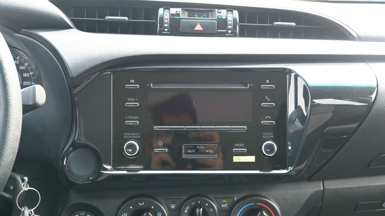 تويوتا هيلوكس Toyota Hilux 4x4  2024 2.4L Diesel Double Cab Transmission Manual Grey Outside Black inside