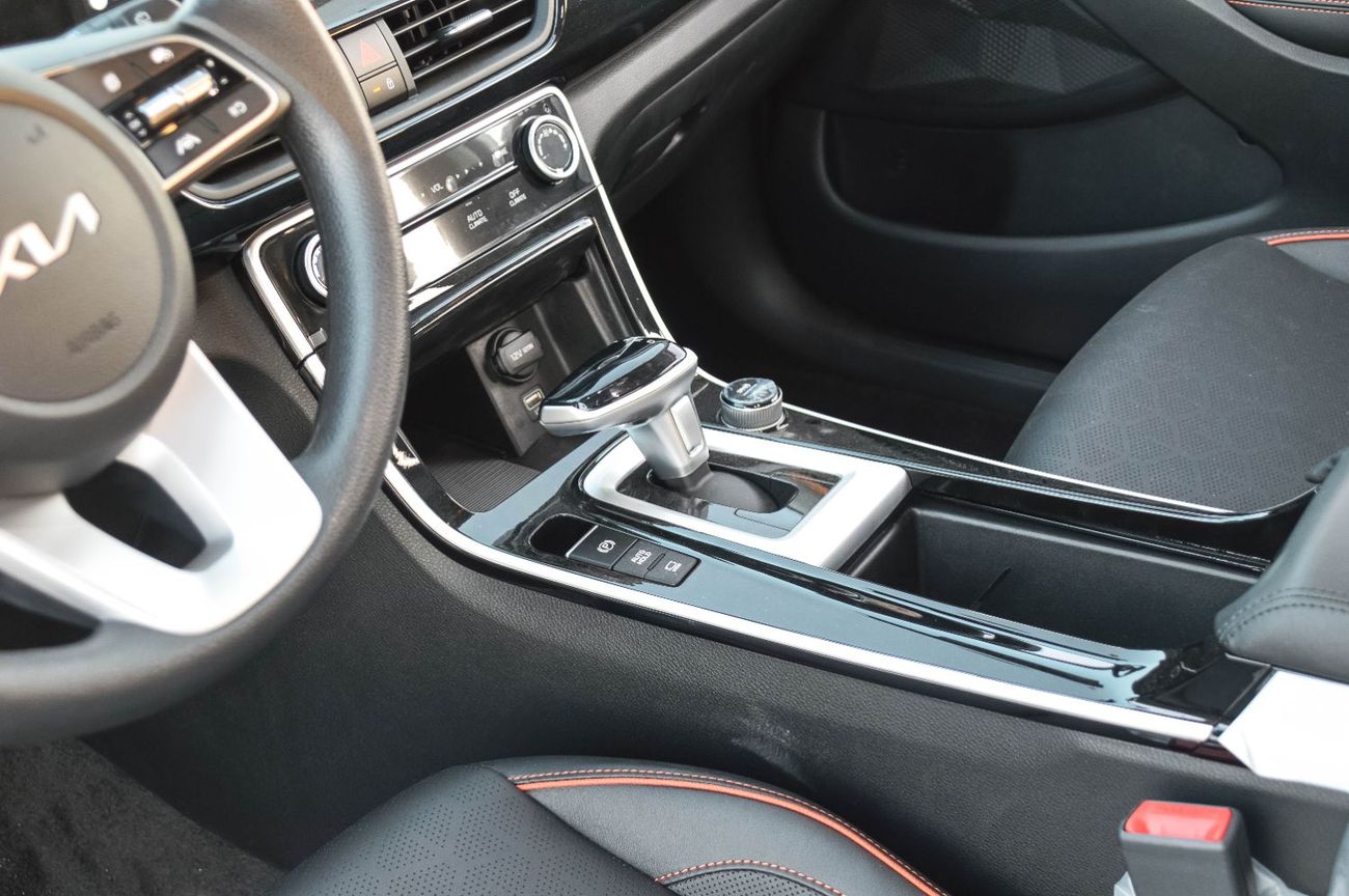 Kia Seltos KIA SELTOS 1.5L LUXURY PETROL SUV 2025