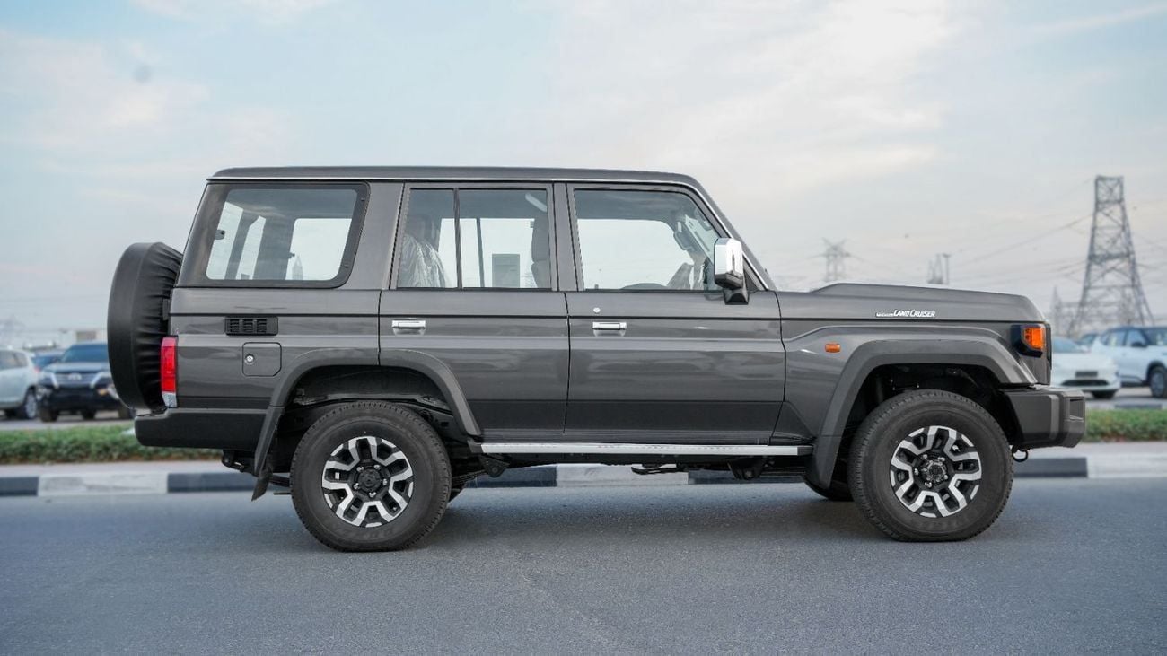 Toyota Land Cruiser 70 LC76 HT VXR 2026 Toyota Land Cruiser LC76 2.8L AT Diesel Full Option (Gray)