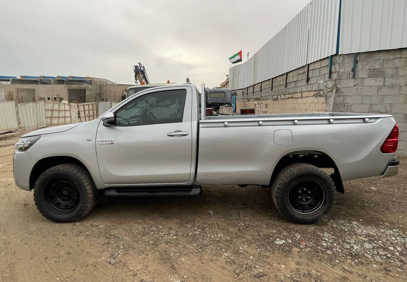 تويوتا هيلوكس diesel engine ,2.8 liter ,manual gear ,year model 2024 ,right hand drive ,only for export available