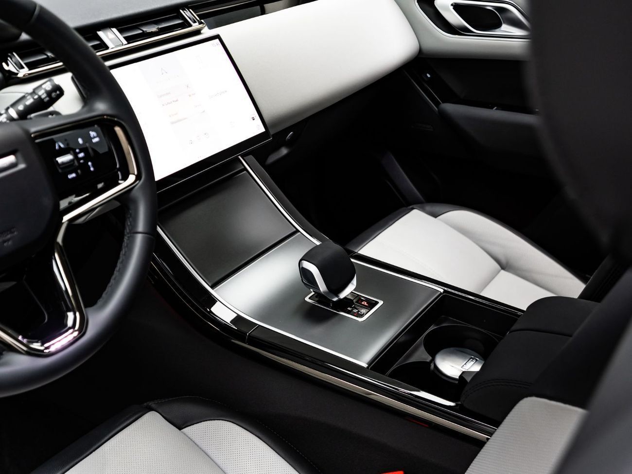 Land Rover Range Rover Velar P250 2.0L (246 HP) 2025 Range Rover Velar Dynamic SE P250, November 2029 Al Tayer Warranty + Service