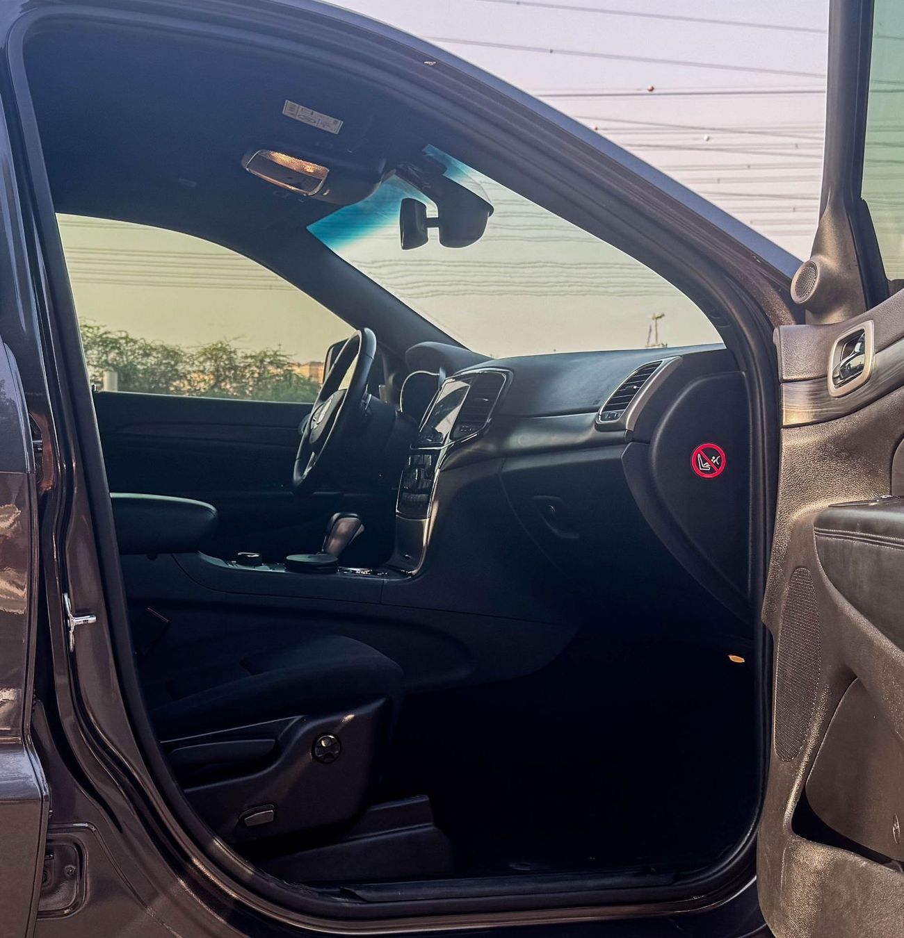 Jeep Grand Cherokee Laredo 3.6L 4WD Jeep Grand Cherokee | 2021 Model, GCC | 3.6L Engine | Excellent Condition | Monthly