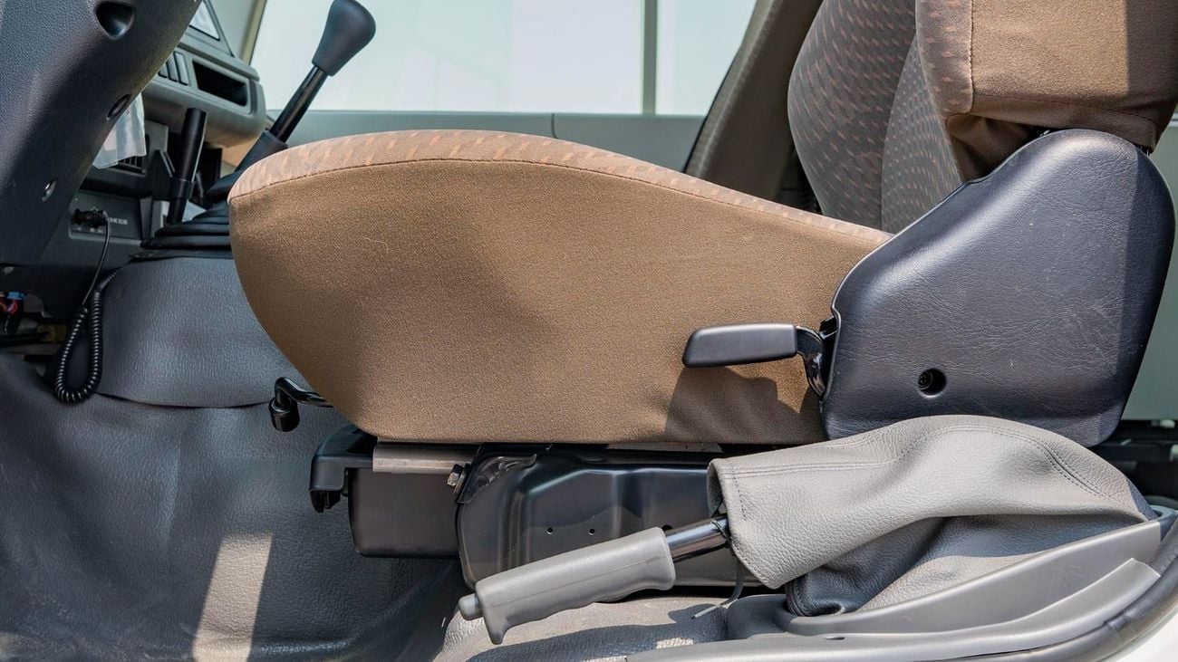 Toyota Coaster 2025 Toyota Coaster 4.0L Diesel MT 22 seaters Electric doors with Fridge