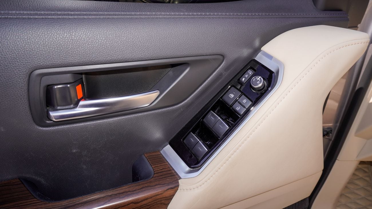 Toyota Land Cruiser GXR 3.5 L Twin Turbo V6