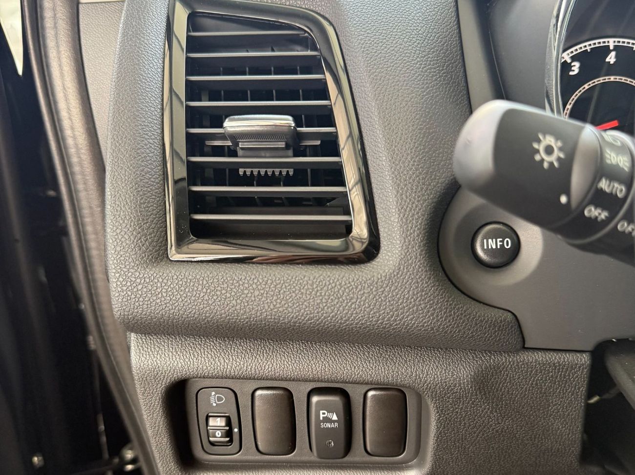 Mitsubishi ASX ASX LUXURY 2.0 4WD **EXPORT ONLY**التصدير فقط خارج الخليج***