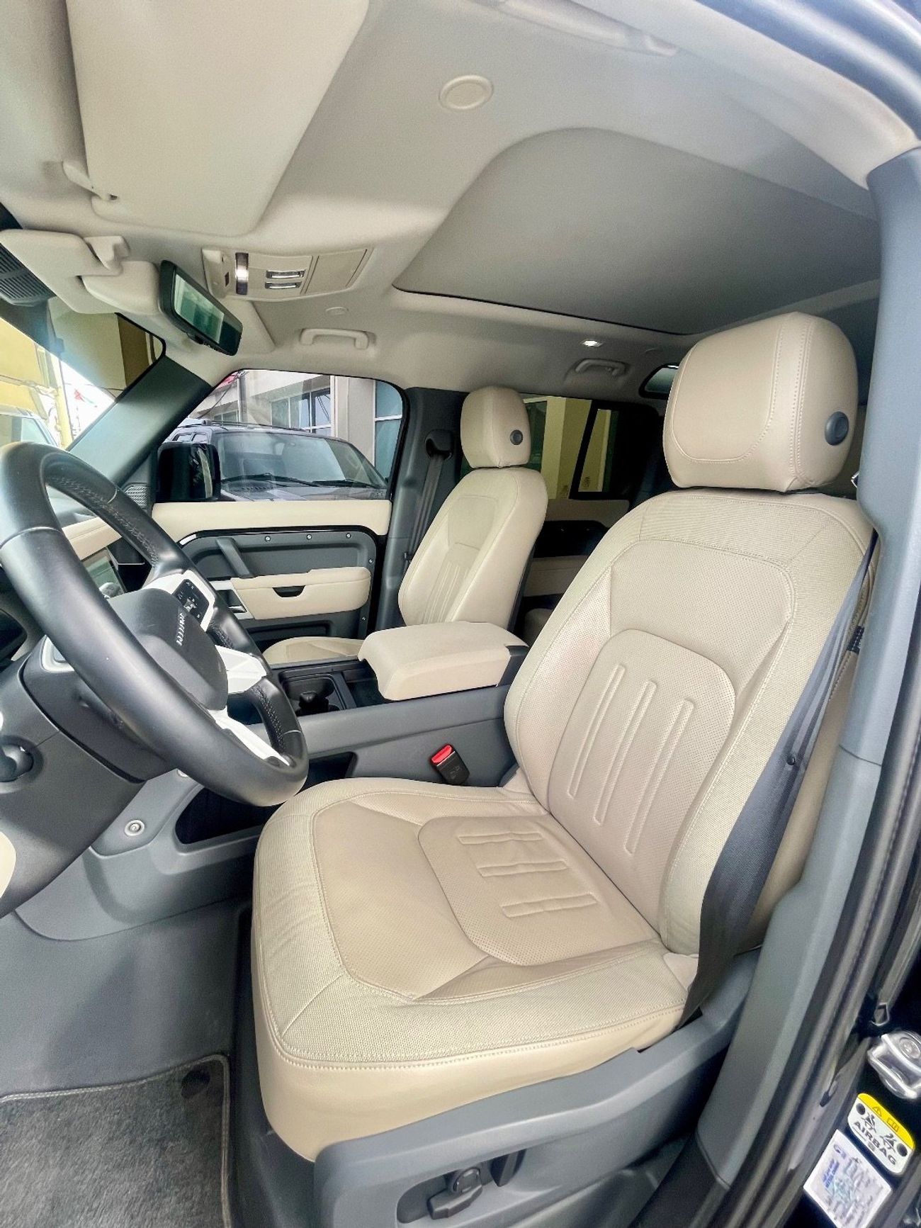 لاند روفر ديفندر P300 110 SE 2.0L (7 Seater)