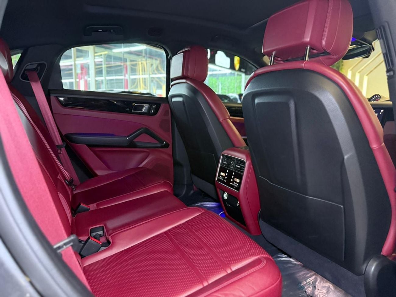 Porsche Cayenne STD Base Coupe 2023 Porsche Cayenne Coupe - GCC Specs - Full service history available