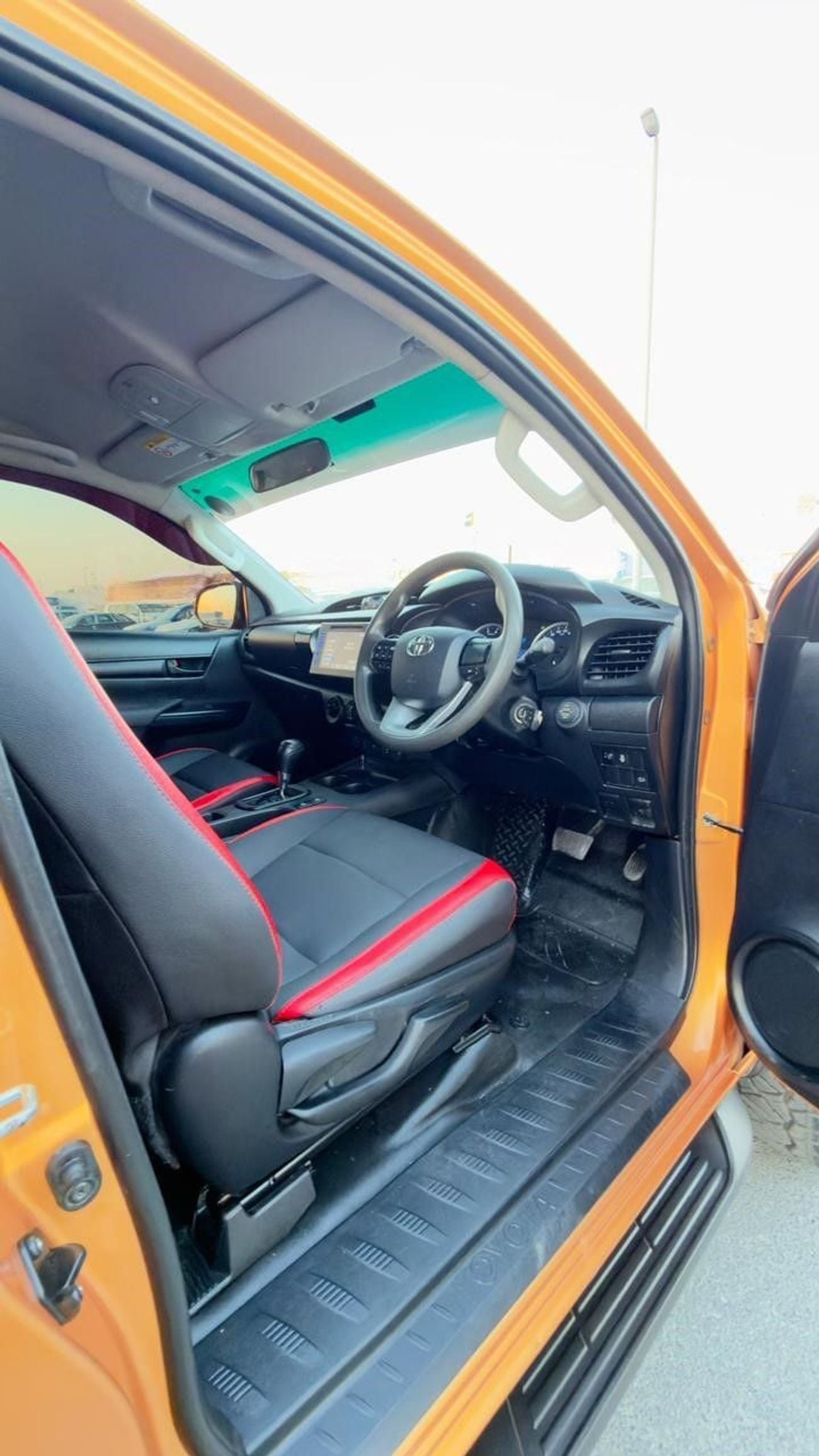 Toyota Hilux 2019 | 2.8L DIESEL | AT | RHD | HEAVY BULL BAR WITH LED KIGHTS | ROOF MOUNTED LED LIGHTS | HAMMER 4X