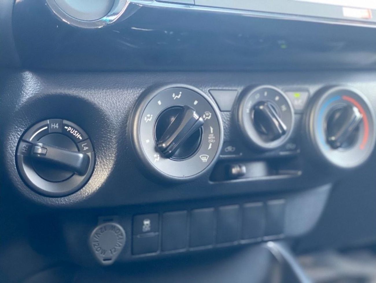 تويوتا هيلوكس 2.4 L | MT 4WD | With FABRIC SEAT | BRAND NEW