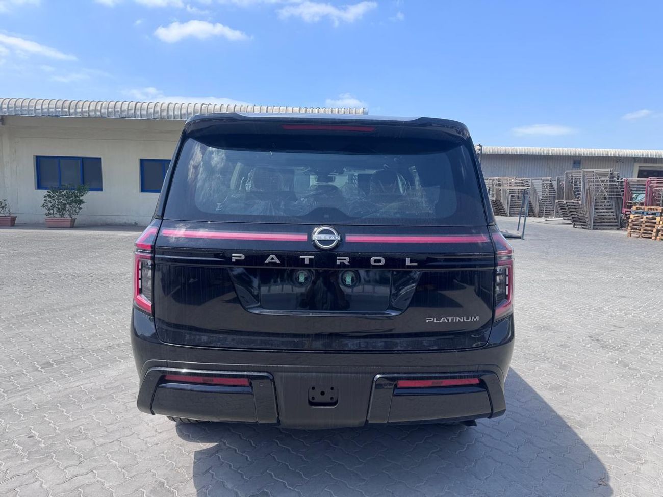 Nissan Patrol SE PLATINUM CITY 3.8L_2026_(BLACK/TAN)