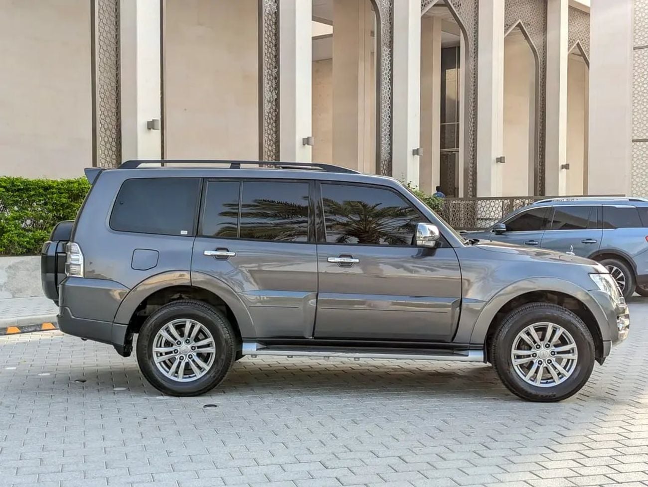ميتسوبيشي باجيرو GLS TOP FULL OPTION V6 3.8L IN EXCELLENT CONDITION