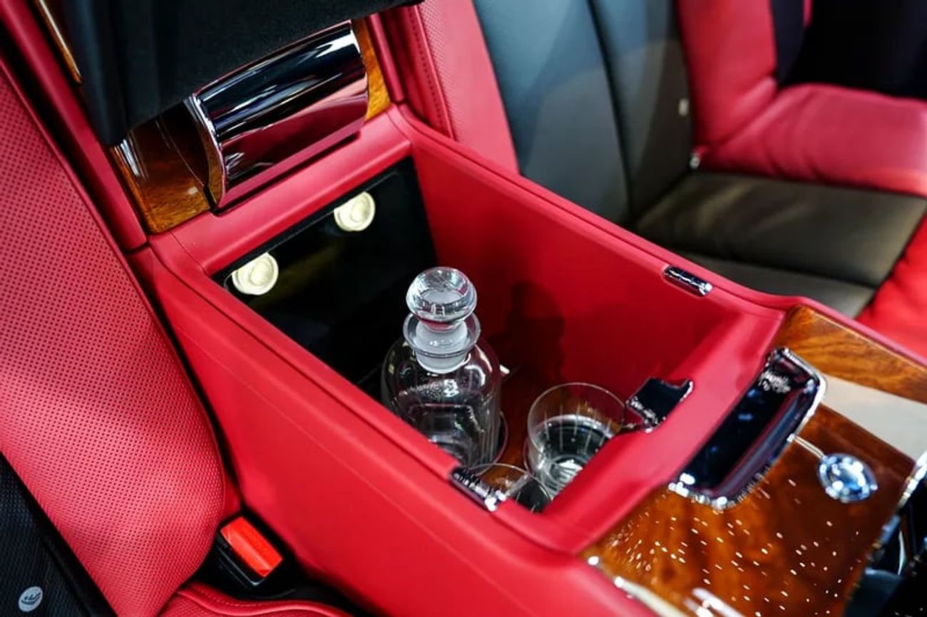 Rolls-Royce Phantom EWB 6.8L Series II, Executive Rear Seats w/ Entertainment, Dealer Warr + Serv!!