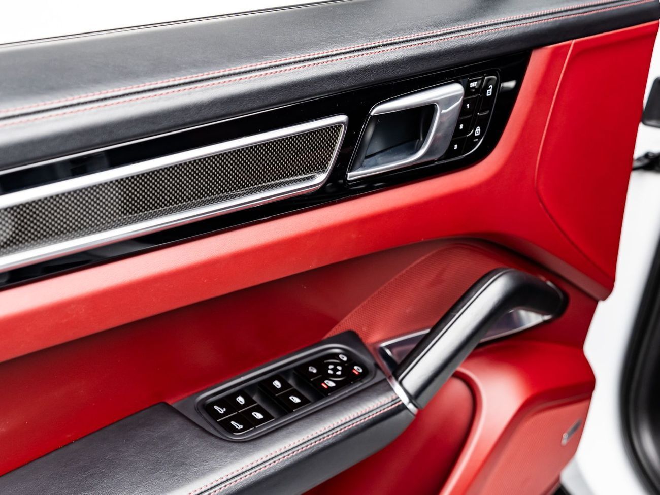 Porsche Cayenne Turbo 4.0L (550 HP) 2019 Porsche Cayenne Turbo, June 2026 Porsche Warranty, Full Service History, Lo