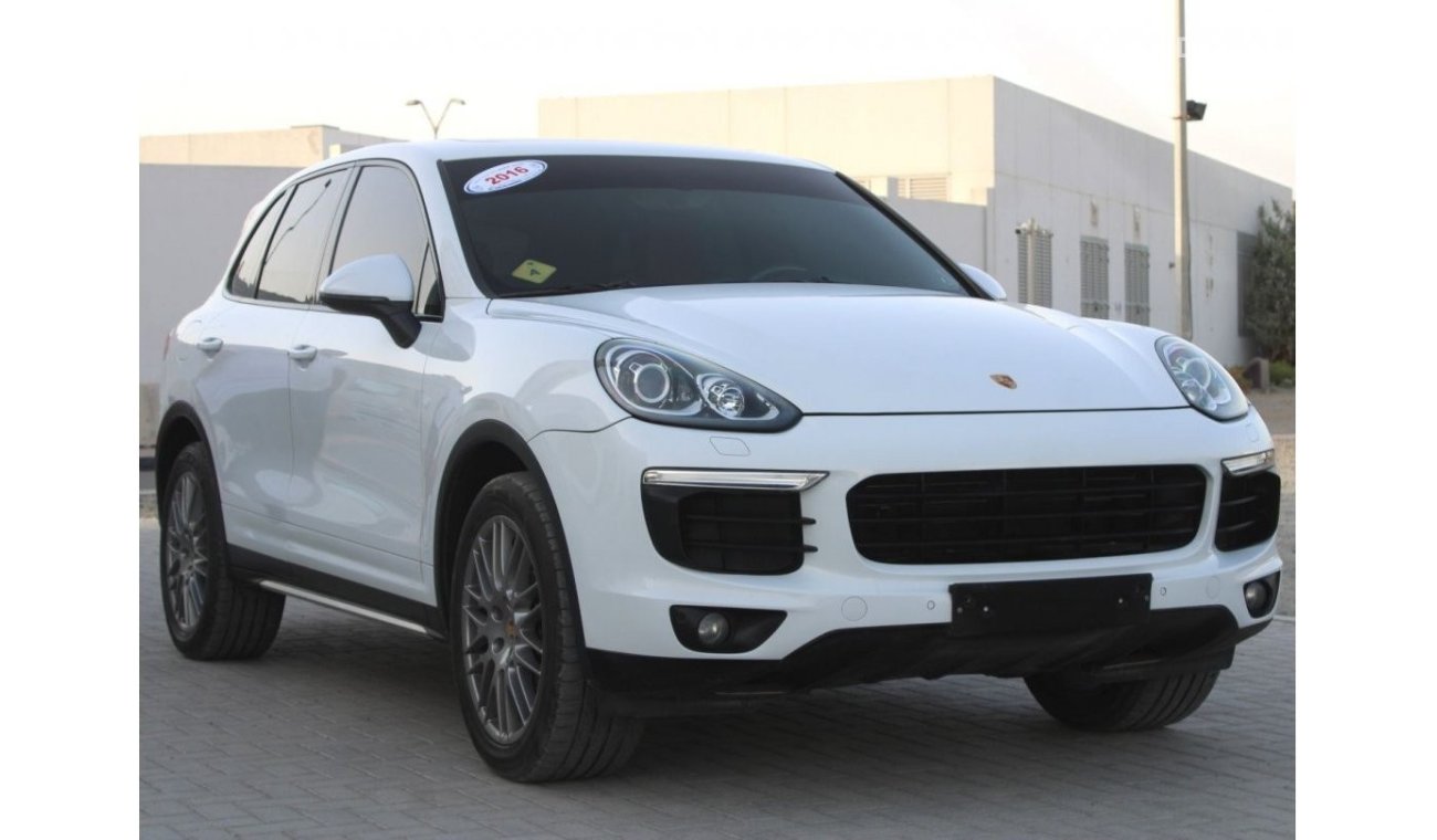 Porsche Cayenne PORSHE CAYENNE 2016 WHITE GCC EXCELLENT CONDITION WITHOUT ACCIDENT