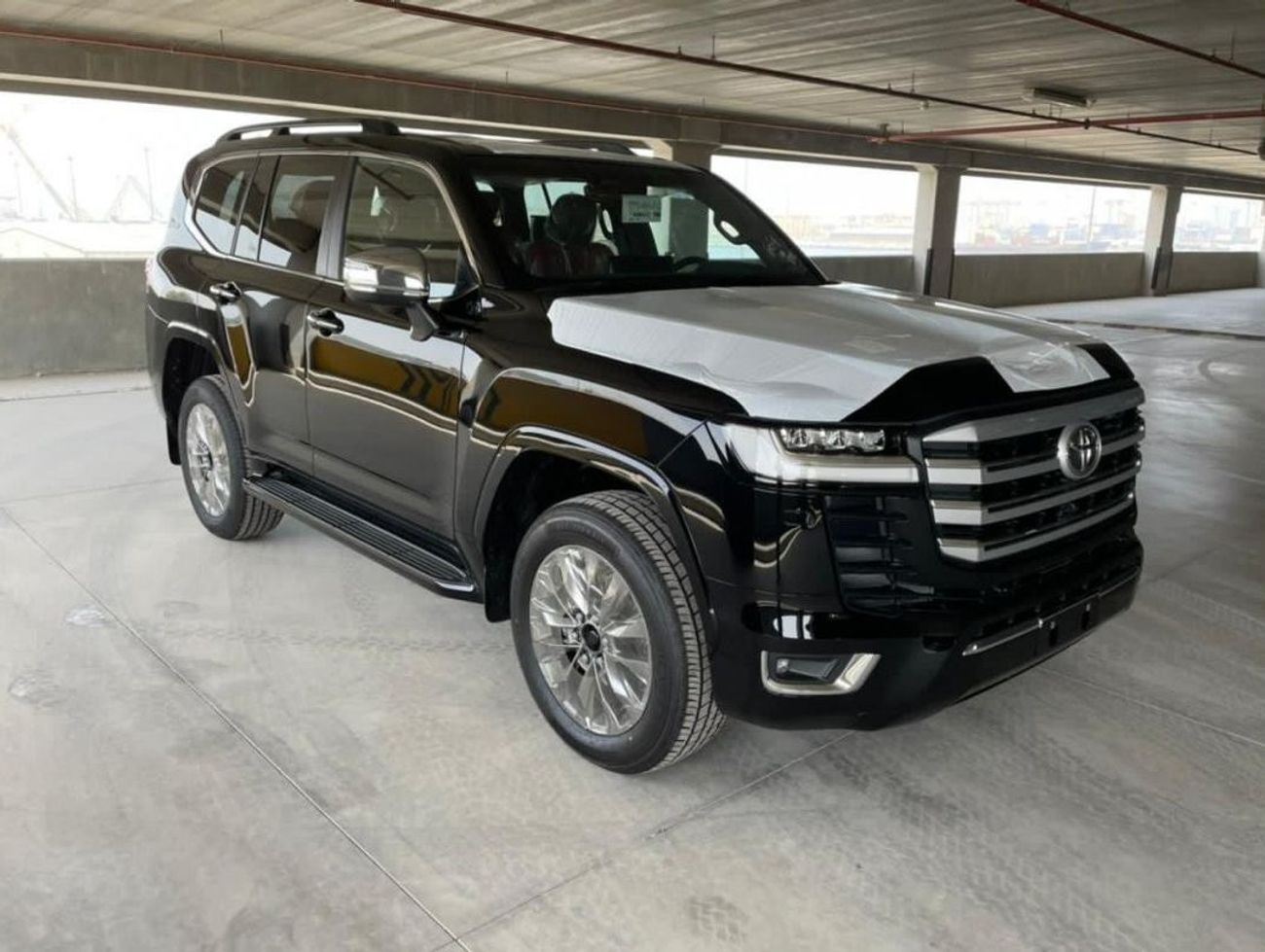 Toyota Land Cruiser 2023 TOYOTA LAND CRUISER LC300 4.0L VXR BLACK- RED AUTOMATIC FULL OPTION