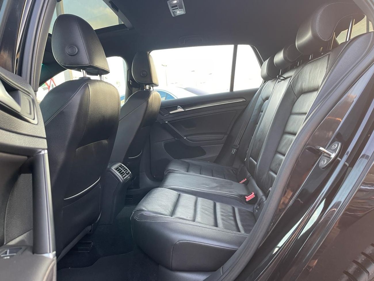 Volkswagen Golf Mercedes E300 AMG_GCC_2015_Excellent Condition _Full option