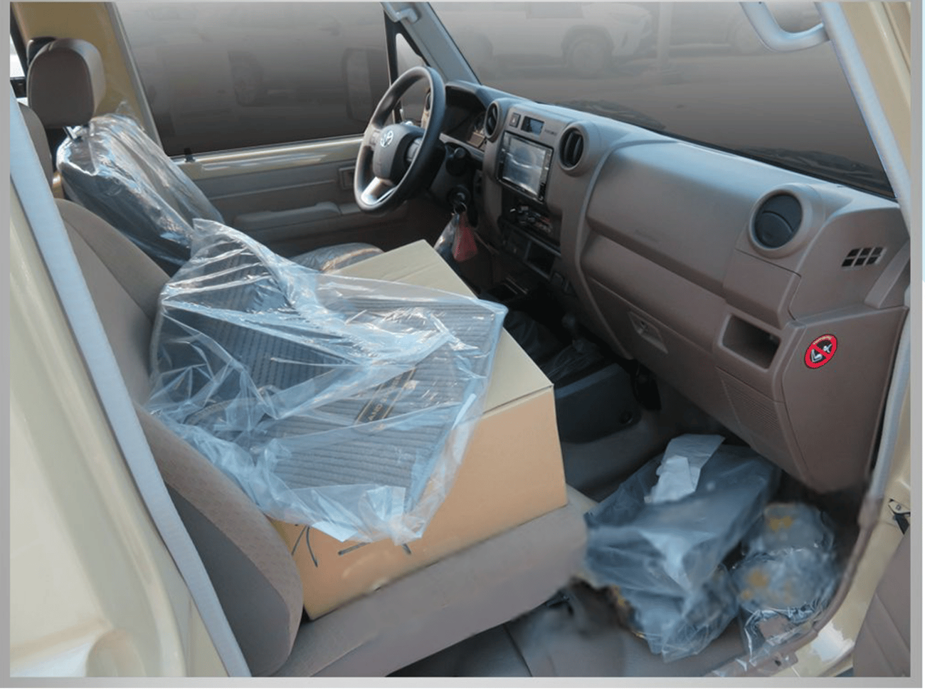 تويوتا لاند كروزر 70 ECTOMA003 – 2025 Toyota LC Hardtop SWB - 4.0L Petrol Manual - V ZT – Beige  - Std