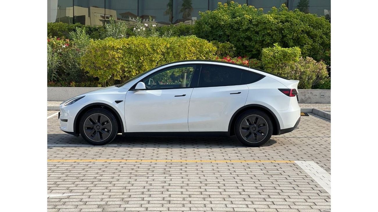 New Tesla Model Y Auto Pilot 2023 GCC Zero Km Under Warranty 2023 for