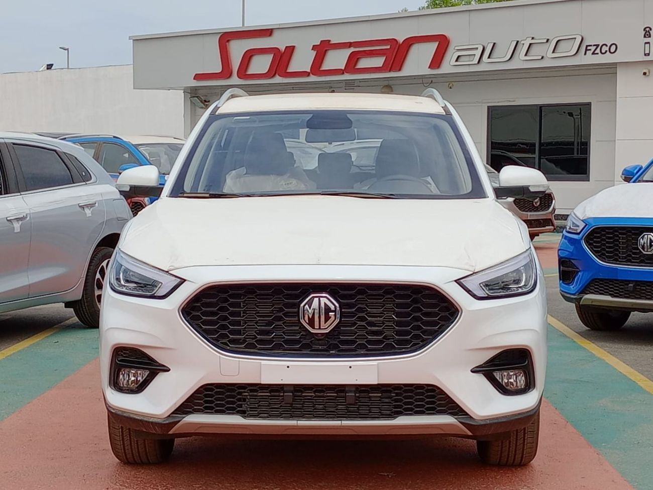 MG ZS MG ZS 2025  luxury 1.5L Petrol SUV FWD White color