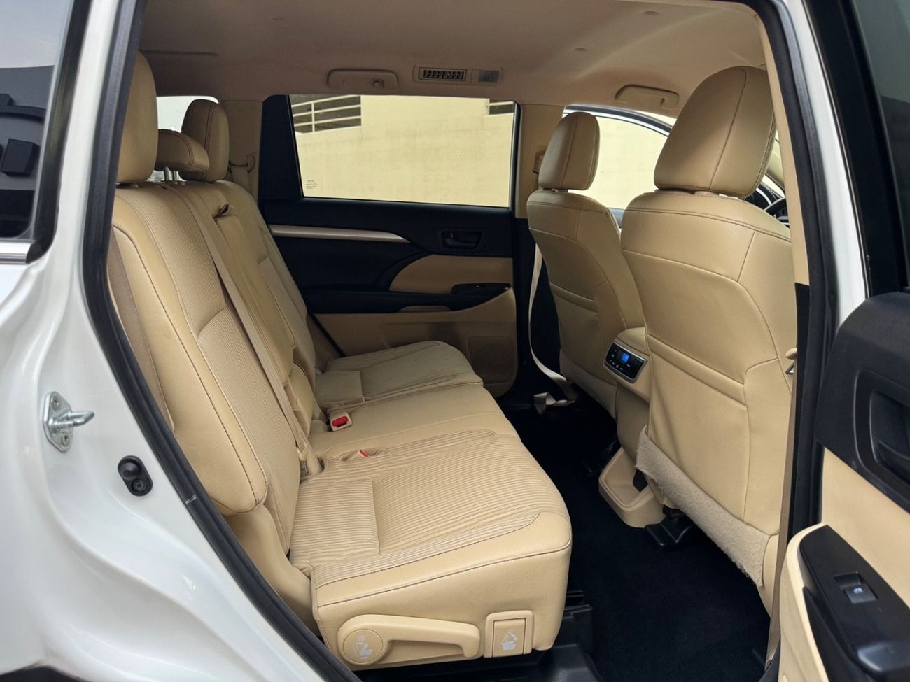 Toyota Highlander 2017 LE 4x4 BEIGE COLOR US SPEC