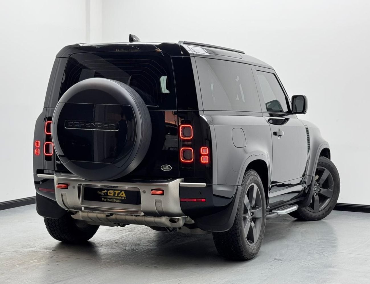 Land Rover Defender 2022 Land Rover Defender 90 X P400, 2027 Land Rover Warranty, Land Rover Service History, GCC