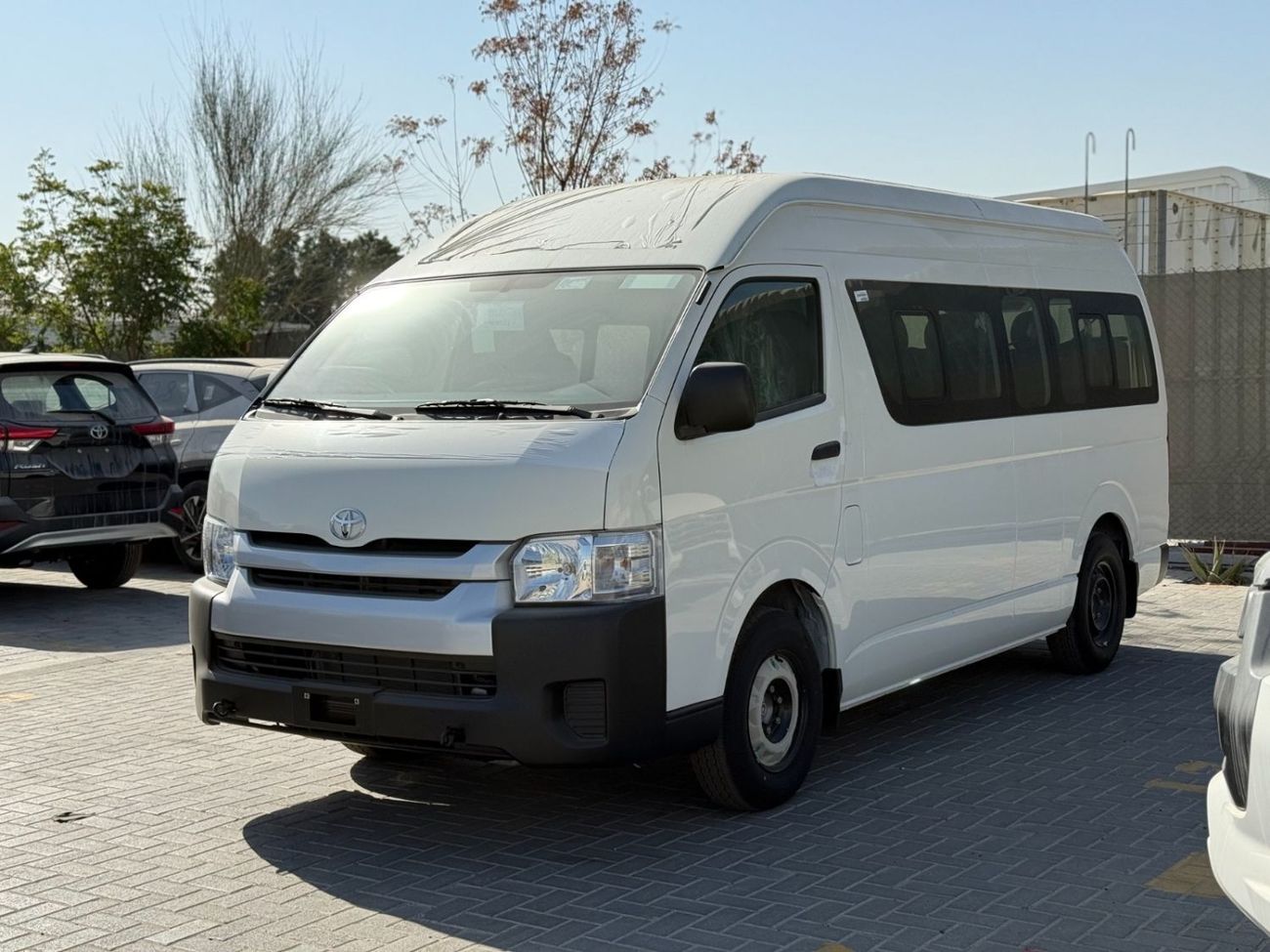 تويوتا هاياس 2026 Toyota Hiace STD 16-Seater High-Roof Mid-Option 2.5L 4-Cyl Diesel M/T RWD Only For Africa