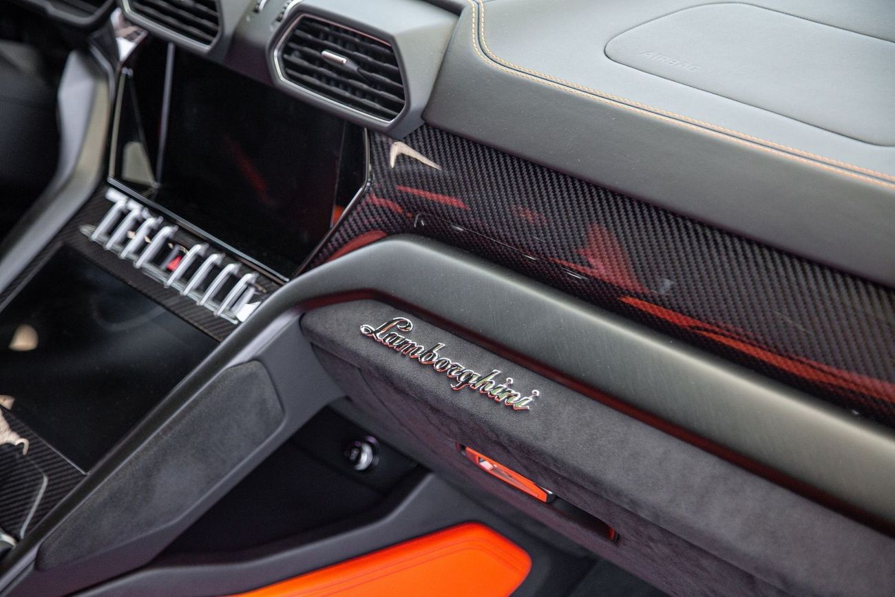 Lamborghini Urus Pearl Capsule DEALER SERVICE