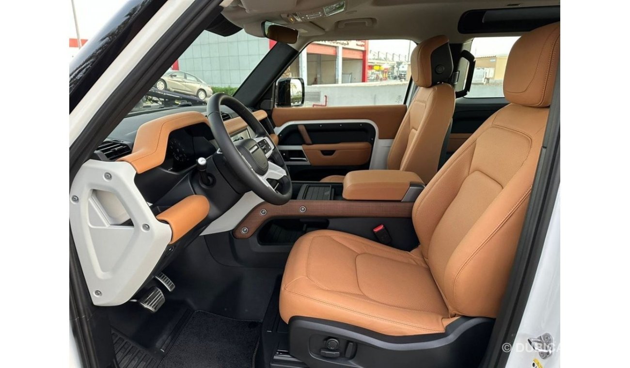Land Rover Defender 90 SE P300 / GCC Spec / With Warranty & Service