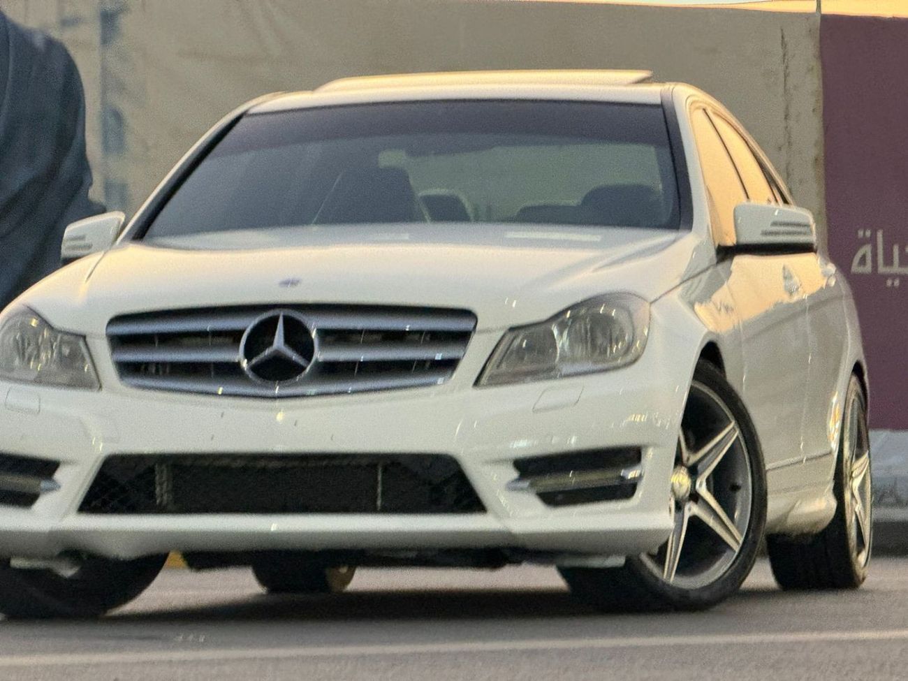Mercedes-Benz C 300 Luxury 3.0L In excellent condition and requires no expenses