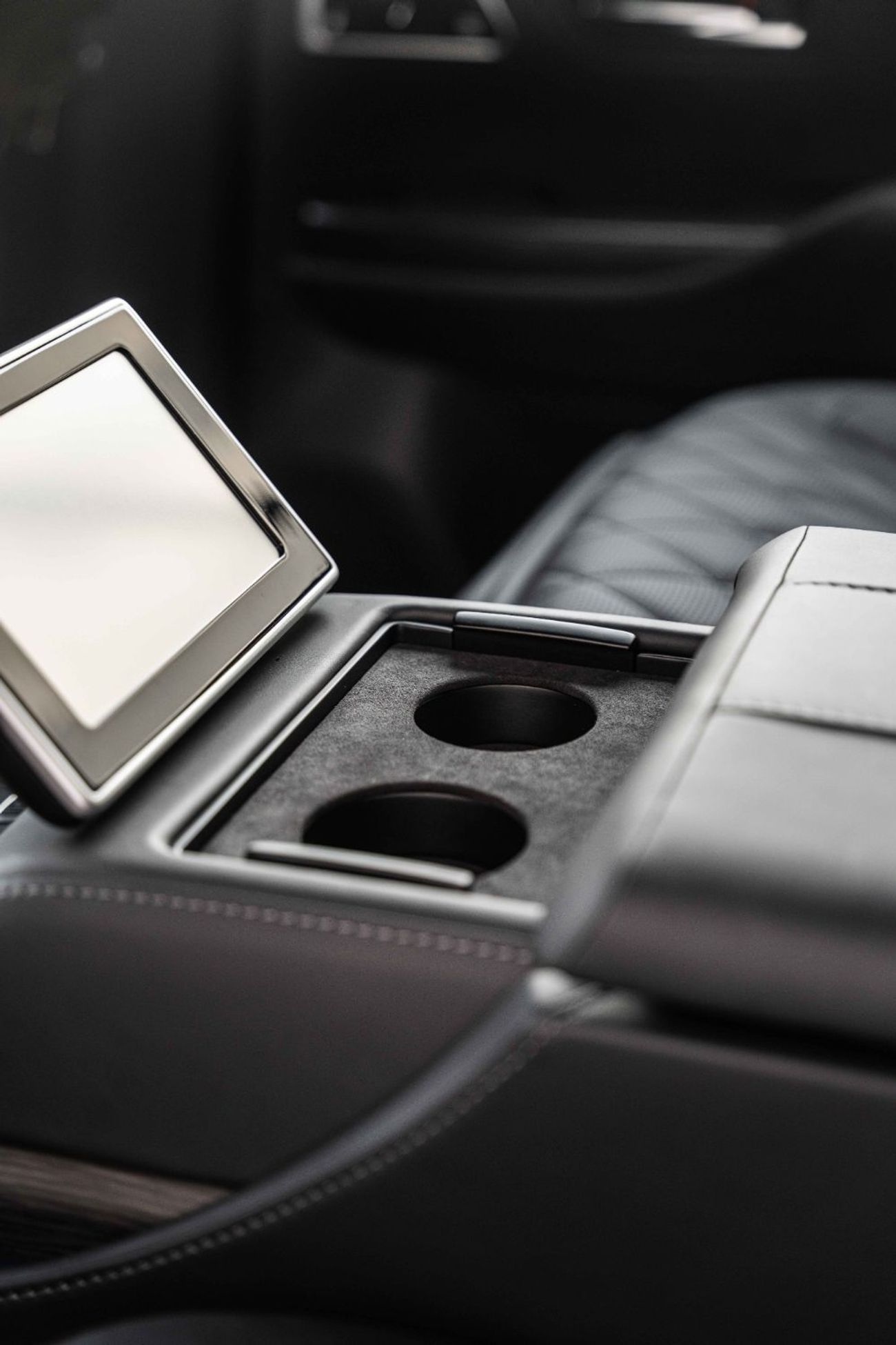 تويوتا لاند كروزر VXR 3.5L FULL OPTION WITH MBS AUTOBIOGRAPHY VIP SEAT AND STAR LIGHT