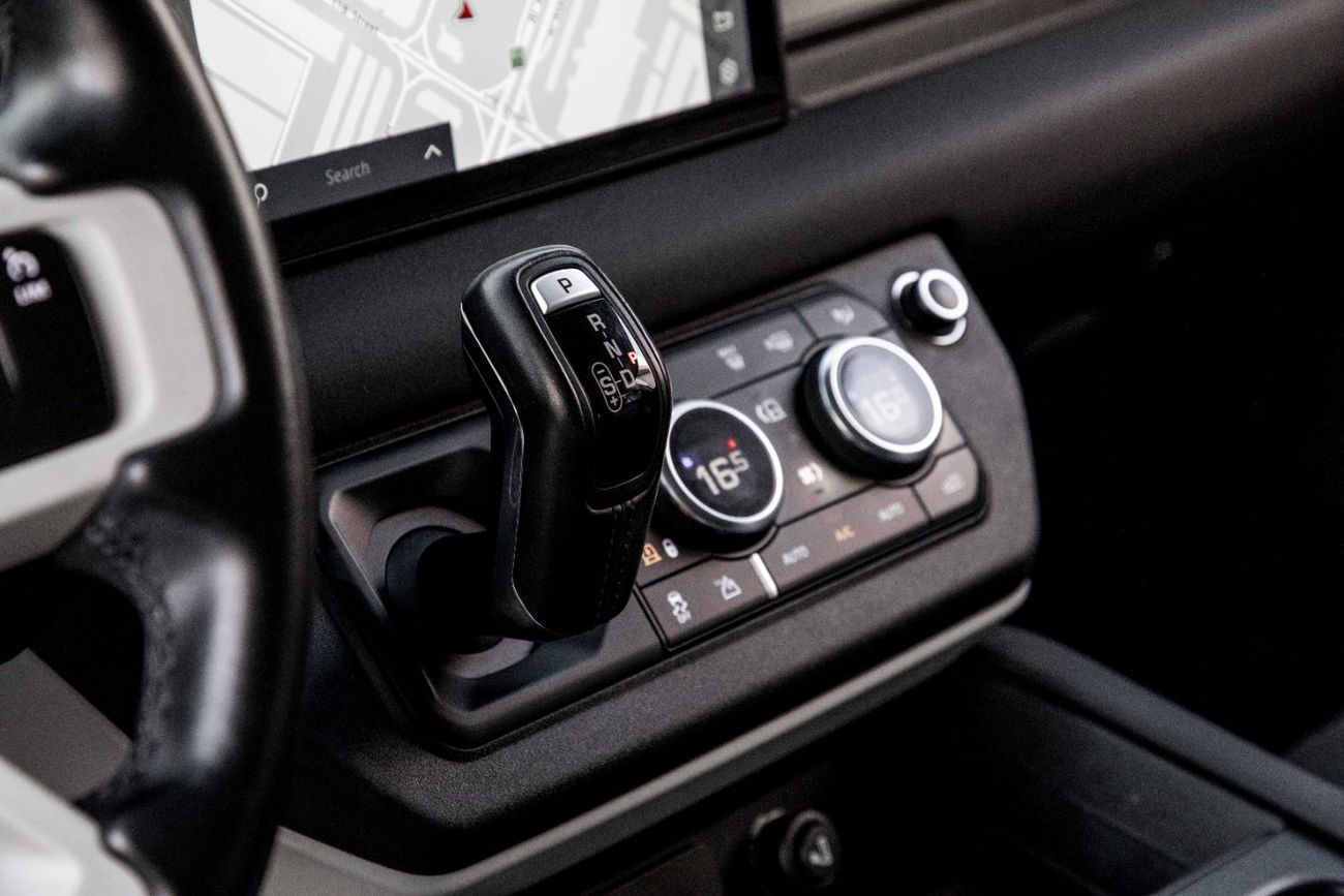 لاند روفر ديفندر Defender P400 SE | 4,642 P.M | 0% Downpayment | Immaculate Condition!