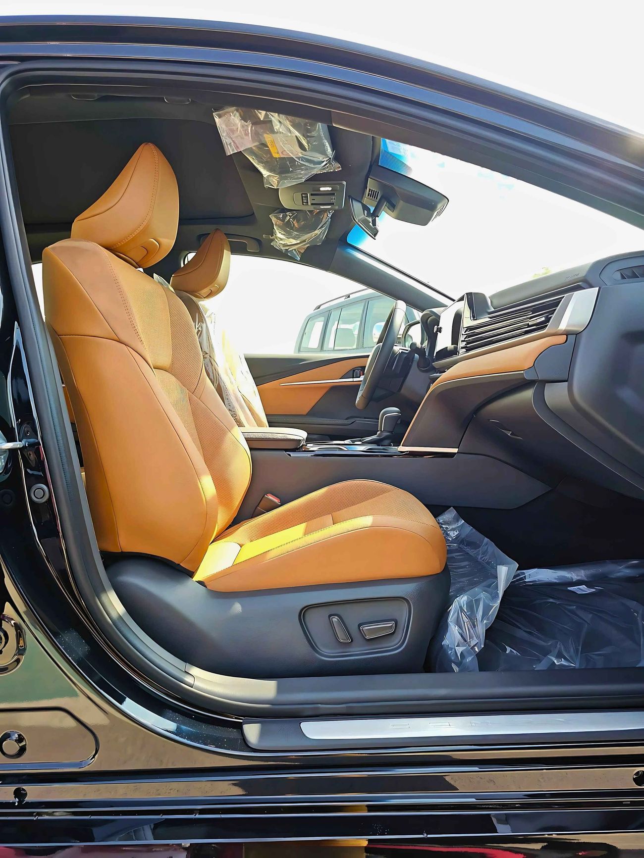 تويوتا كامري GLE / 2.5L V4 PETROL / RADAR / BLIND SPOT / PWR SEATS / PANORAMIC ROOF (CODE # 68096)