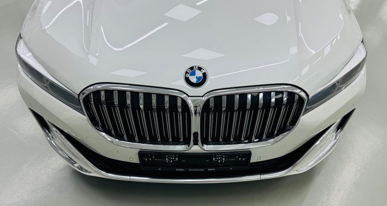 بي أم دبليو 750Li xDrive 4.4L (523 HP)