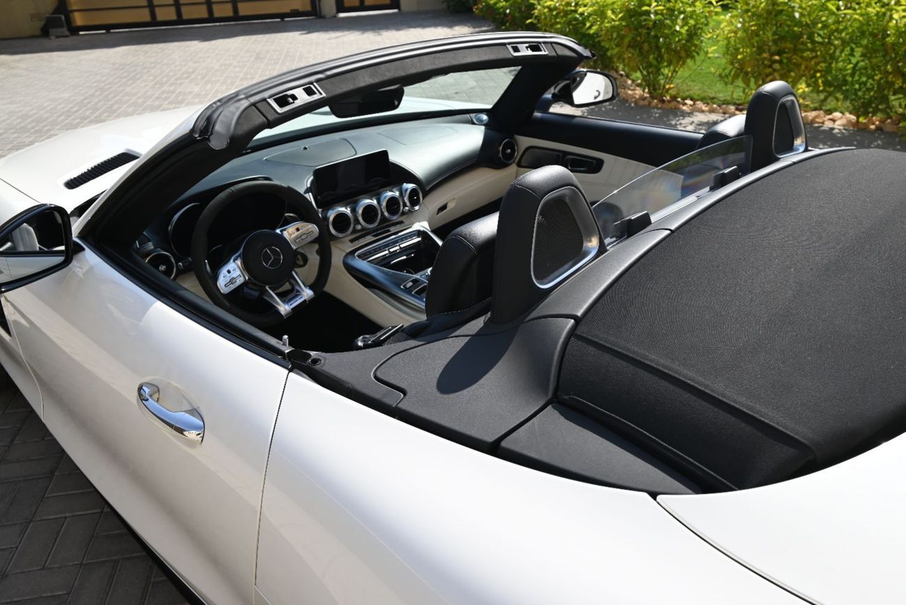 Mercedes-Benz AMG GT EMI 5999 AED - MERCEDES AMG GT 2020 - CONVERTIBLE ROOF  - V8 - LOW MILLAGE - WELL MAINTAINED