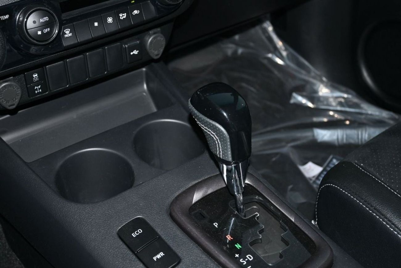 تويوتا هيلوكس Toyota Hilux GR Sport 4.0L V6, Petrol, Double Cab, Pickup, 4WD, 360 Camera, Cruise Control, Driver E