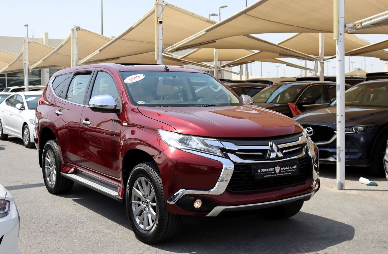 Mitsubishi Montero GLS Top ACCIDENTS FREE - GCC - ORIGINAL PAINT - PERFECT CONDITION INSIDE OUT