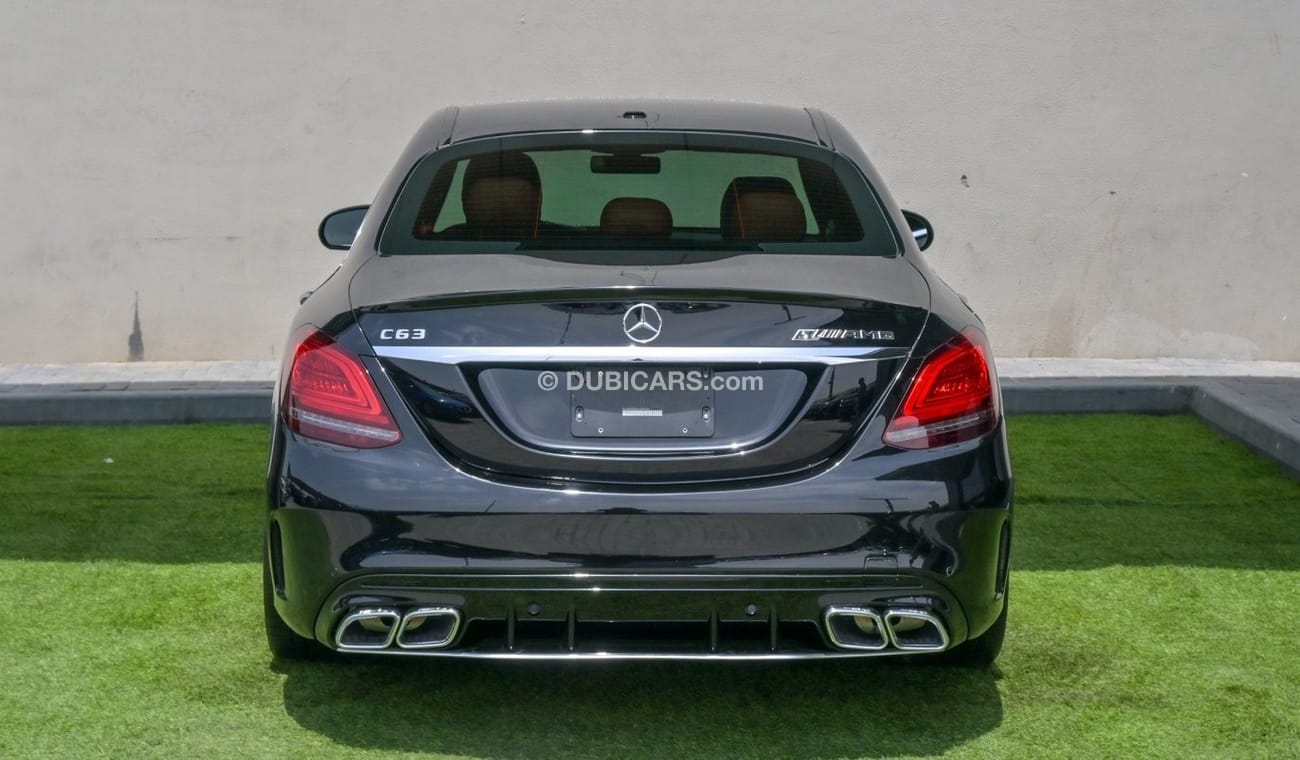 مرسيدس بنز C 300 C63S Bodykit