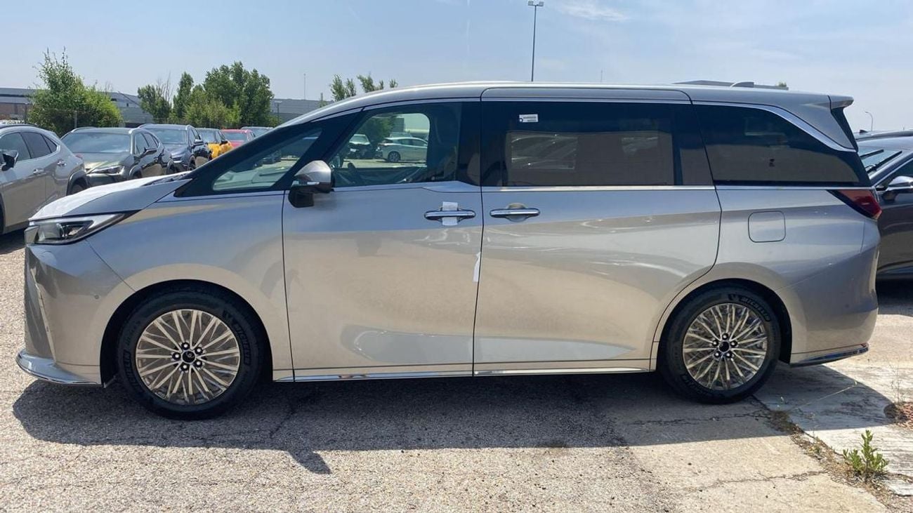 لكزس LM 350h 7-seater