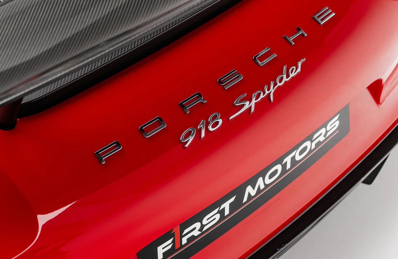 بورش 918 سبايدر 4.6L V8 N/A engine + Emotor
