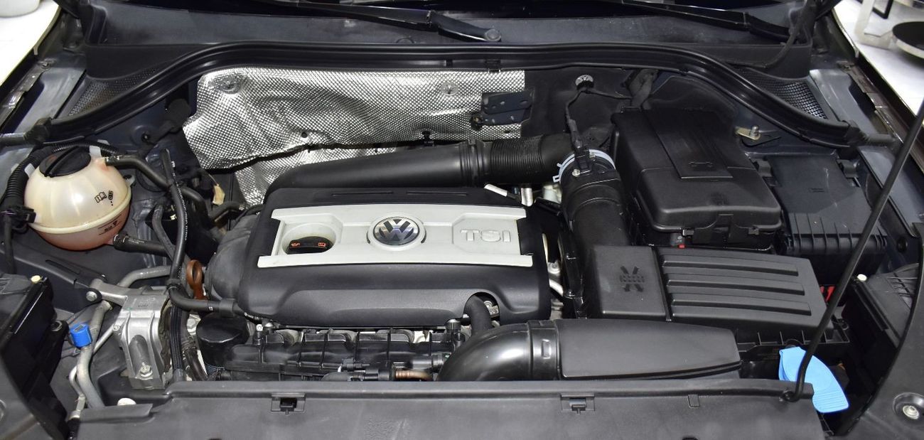 فولكس واجن تيجوان EXCELLENT DEAL for our Volkswagen Tiguan 2.0 TSi 4Motion ( 2014 Model ) in Brown Color GCC Specs