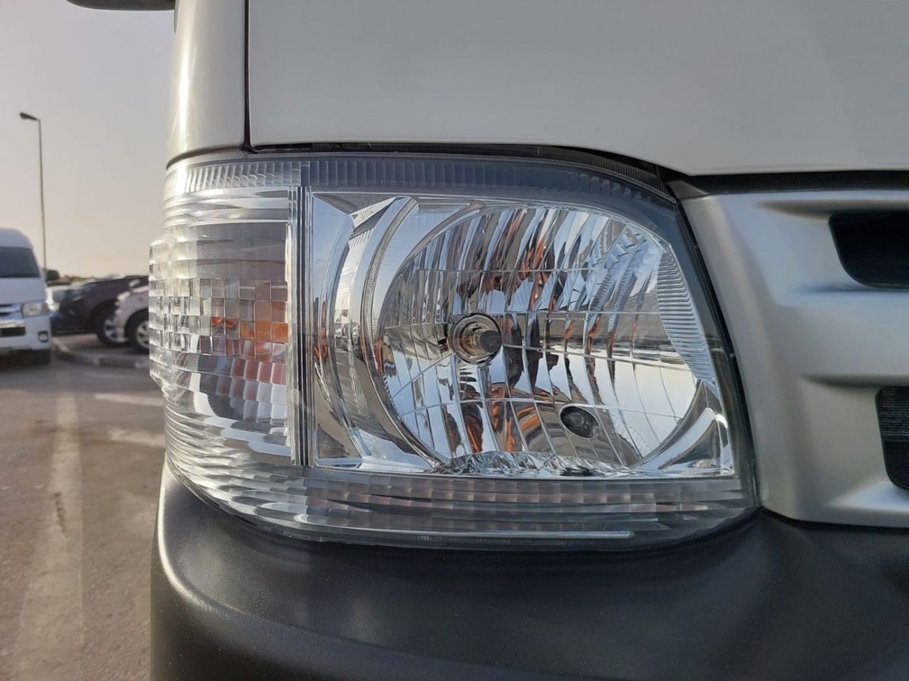 تويوتا هاياس TOYOTA HIACE COMMUTER VAN RHD 2011 MODEL 3.0 L DIESEL AUTOMATIC(PM07604)