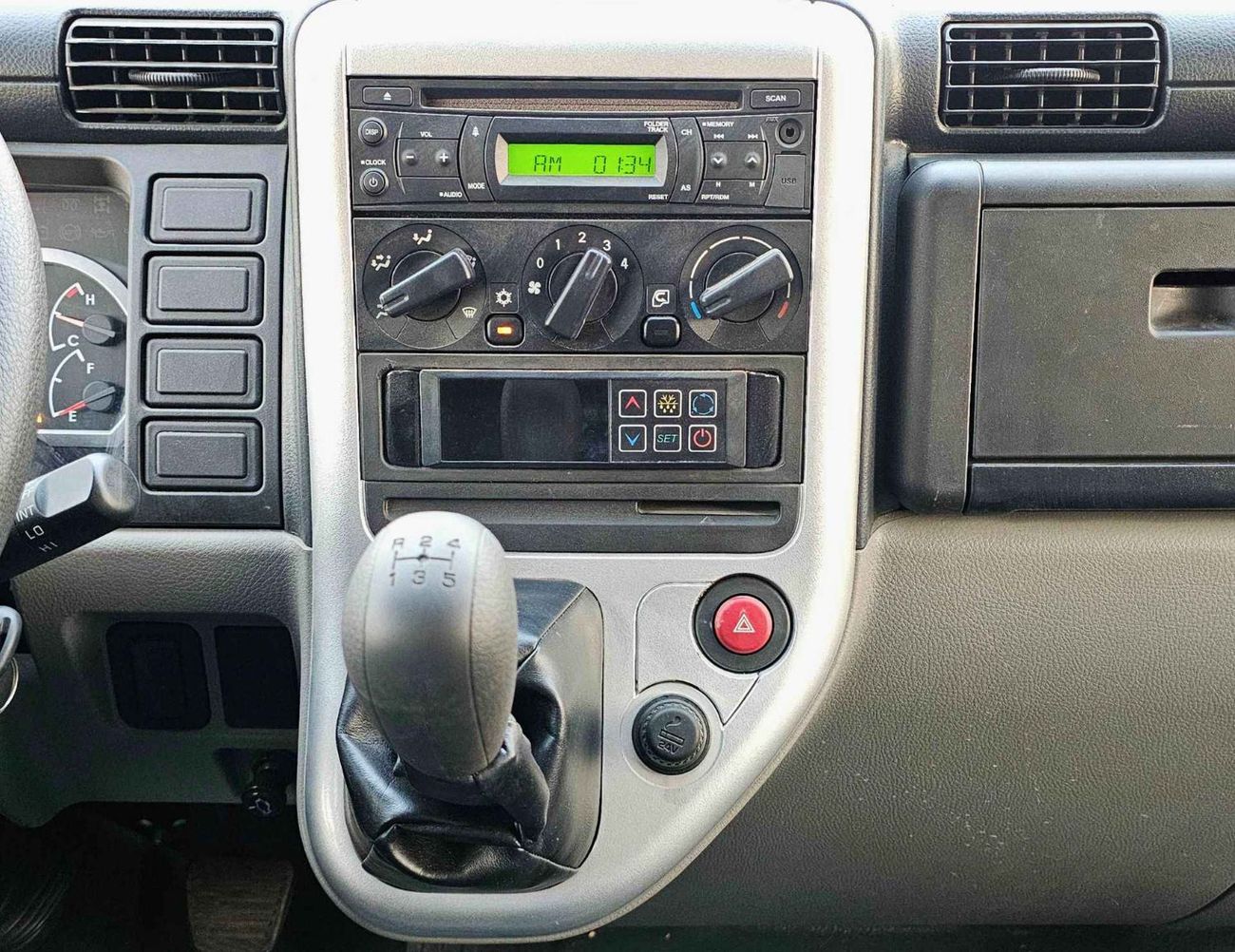 ميتسوبيشي فوسو كانتير FREEZER BOX/4.2L DIESEL M/T/SINGLE CABIN/CODE#CANF